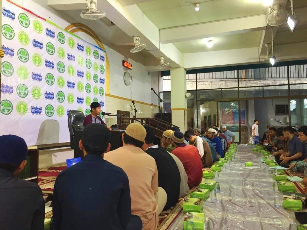Read more about the article Buka Puasa bersama, STDI Imam Syafi’i Jember sediakan lebih dari 1.000 kotak Nasi